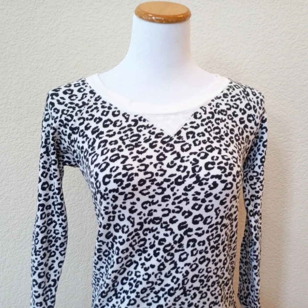 Victoria's Secret Y2K black and white leopard print thermal waffle knit top - Picture 4 of 6